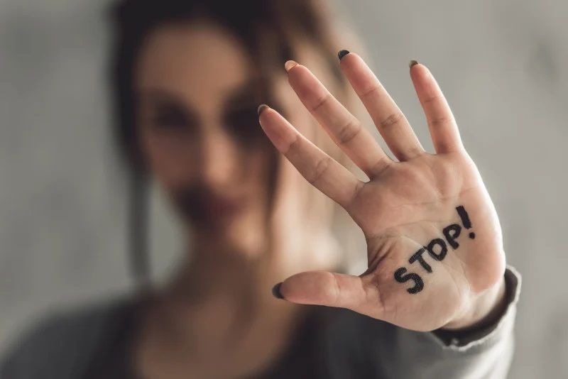 L’expérimentation du bracelet électronique contre les violences